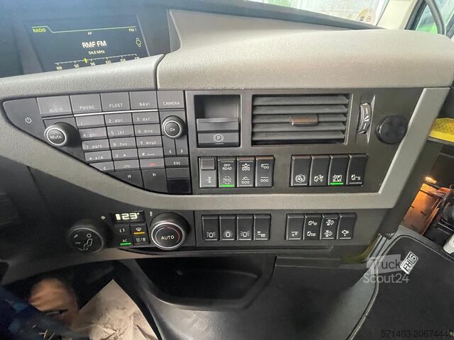 Standart traktör üni̇tesi̇ Volvo FH16 750 8x4 PUSHER