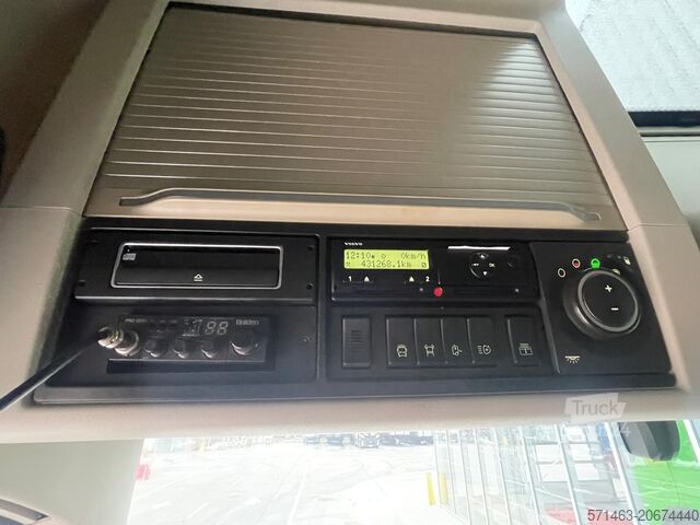 Standart traktör üni̇tesi̇ Volvo FH16 750 8x4 PUSHER