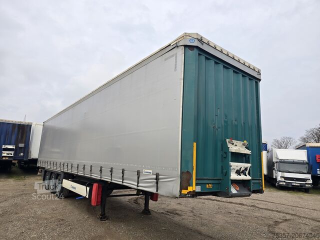 Přívěs s plošinou a plachtou Krone SD