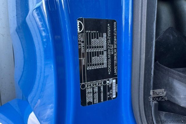 LKW mit Pritsche & Plane MAN TGS 26.440 6x2 LBW