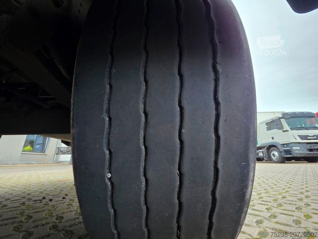 Auflieger mit Pritsche & Plane SCHMITZ CARGOBULL SCS 24 / Staplerhalter. / Palettenk. / Lenkachse