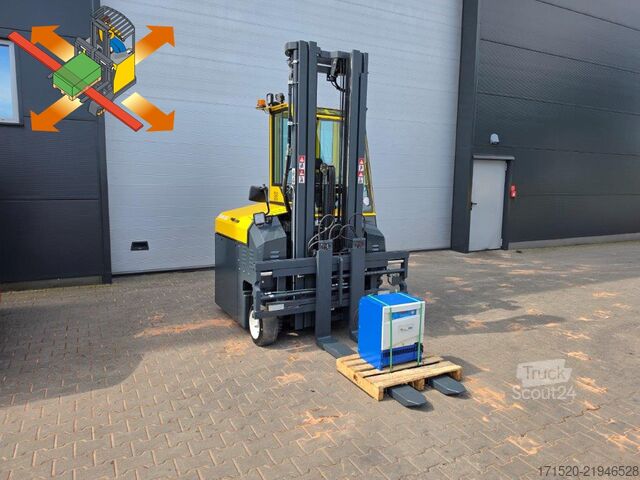Carretilla retráctil de 4 vías Combilift CBE3000 - TRIPLEX