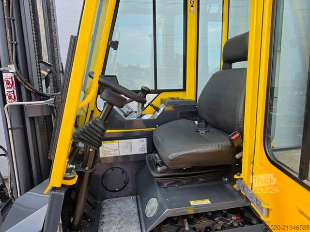 Carretilla retráctil de 4 vías Combilift CBE3000 - TRIPLEX
