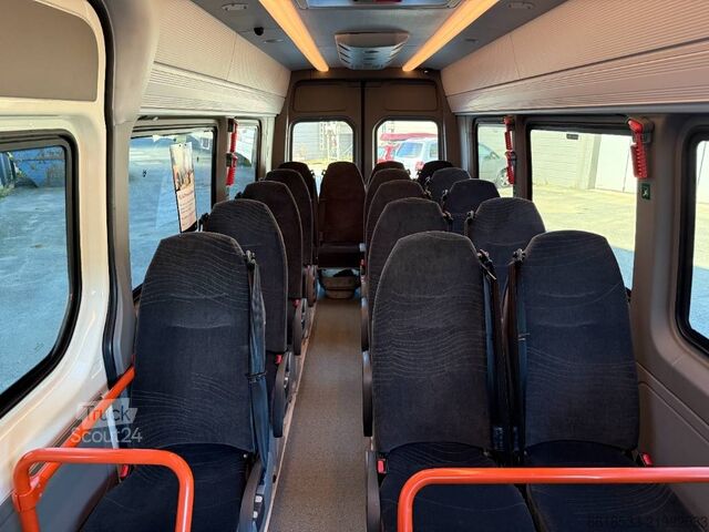 Minibus Mercedes-Benz Sprinter 516CDI 4x4. 17+1 seats.
