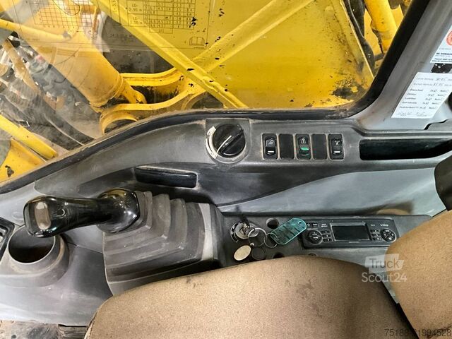 Lánctalpas kotrógép New Holland E 215