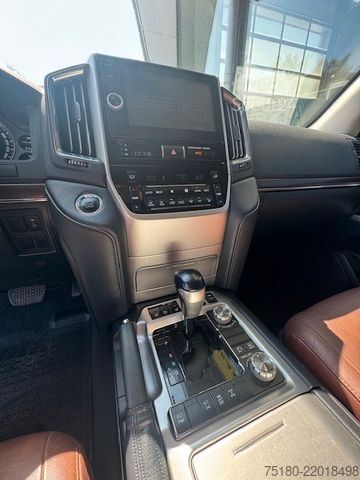 Пикап TOYOTA Land Cruiser V8 4,5 D Geländewagen SUV