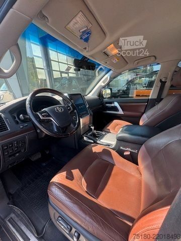 Пикап TOYOTA Land Cruiser V8 4,5 D Geländewagen SUV