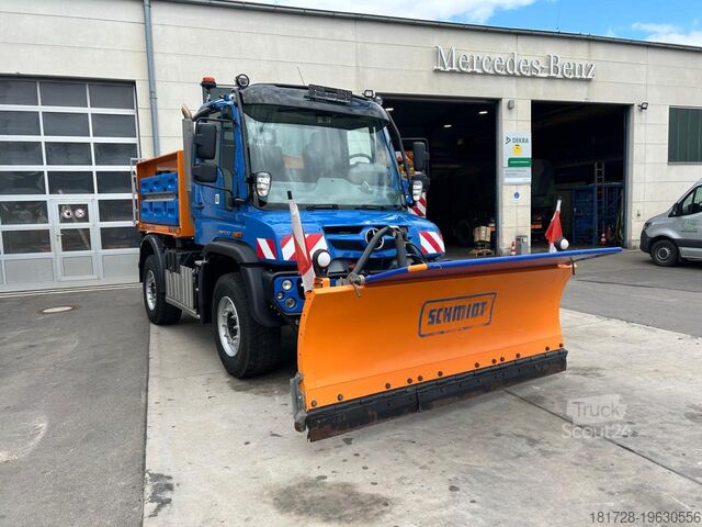 Andere Mercedes-Benz Unimog U 430 Enzianblau mit Streuer und Schneepflug
