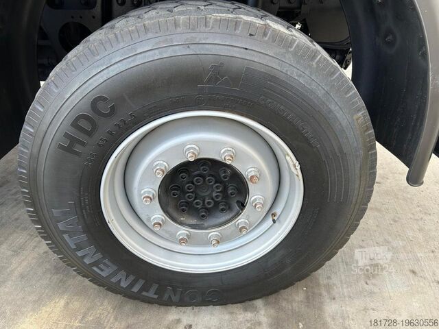 Andere Mercedes-Benz Unimog U 430 Enzianblau mit Streuer und Schneepflug