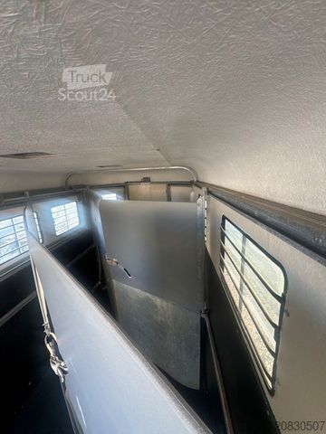 Prikolica za prevoz konj Fautras Oblic +3 Pferdeanhänger Frontausstieg