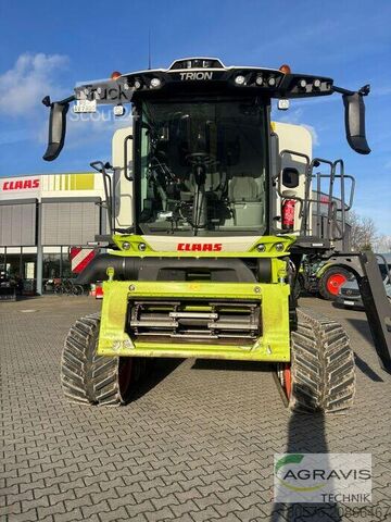Kombajn za žetev in mlatev Claas TRION 730 TERRA TRAC
