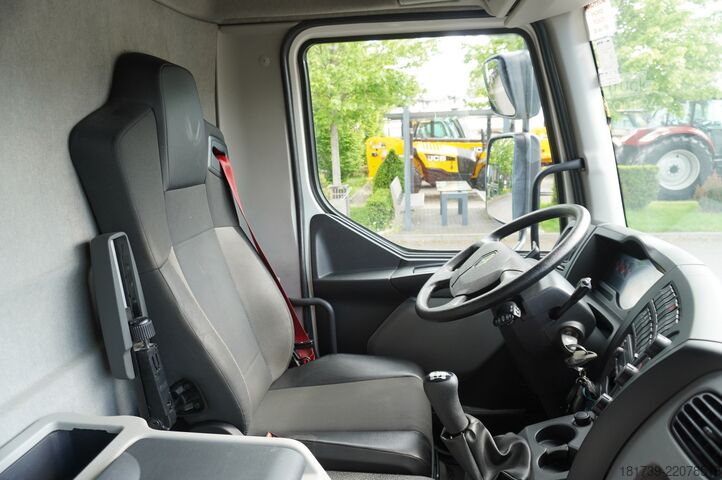 Bitemperatur-Kühlfahrzeug Renault D210 12T / Bitemperature Refrigerator