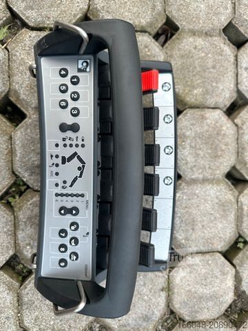 Outro MAN TGS 33.440 6x6 /3-Seiten- Kipper / Kran HIAB 302