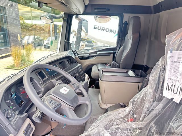 Outro MAN TGS 33.440 6x6 /3-Seiten- Kipper / Kran HIAB 302