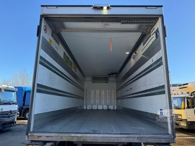 Camión frigorífico MERCEDES-BENZ ANTOS 2540 L Kühlkoffer 8,1 m LBW 2 T*CARRIER