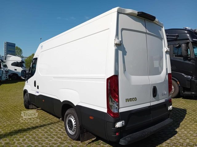 Fourgon isotherme frigorifique IVECO 35S16