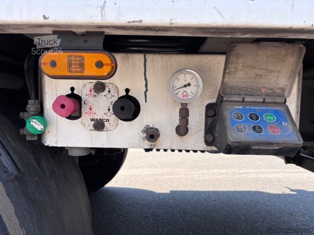 Auflieger mit Walkingfloor CARNEHL CSS/AL Schubboden Liftachse JOST Achsen