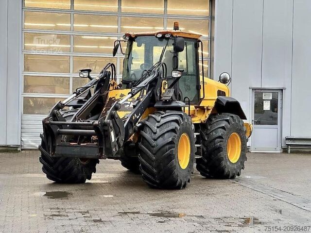Riteņu iekrāvējs JCB 427 HT Agri
