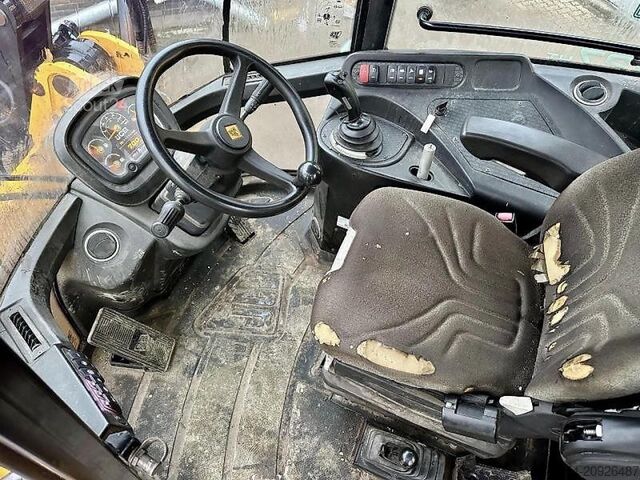 Riteņu iekrāvējs JCB 427 HT Agri