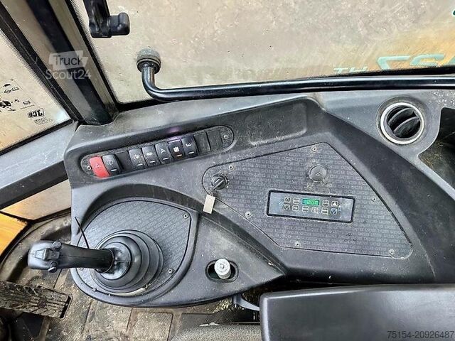 Riteņu iekrāvējs JCB 427 HT Agri