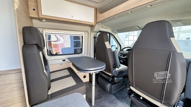 Asuntoauto ROADCAR R 600 (52) AHK, Markise