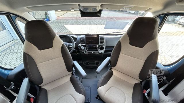 Asuntoauto ROADCAR R 600 (52) AHK, Markise