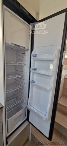 Teilintegriertes Wohnmobil BÜRSTNER Lineo T 690 G (55) SAT+TV, 155 PS Autom.