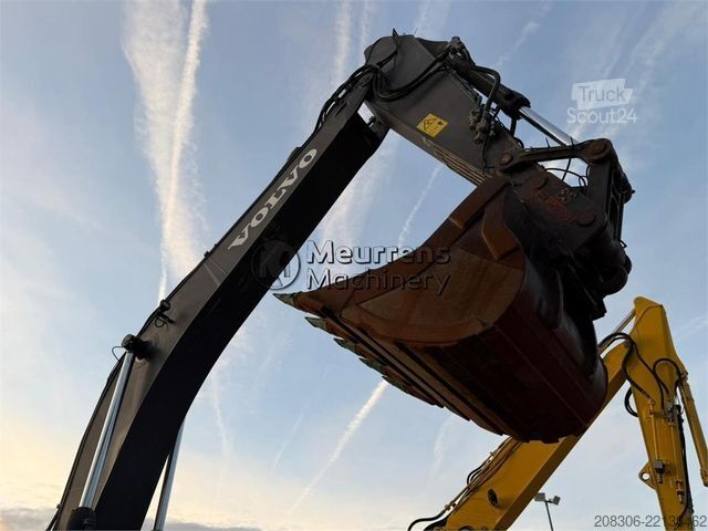 Excavatrice à chaînes VOLVO EC300EL