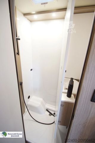 Autorulotă semi-integrată BÜRSTNER Lyseo Time Skyline 690 G AUTOMATIK / Winterpaket