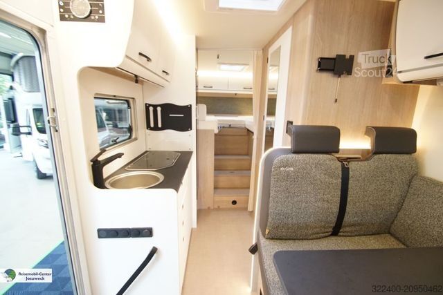 Autorulotă semi-integrată BÜRSTNER Lyseo Time Skyline 690 G AUTOMATIK / Winterpaket