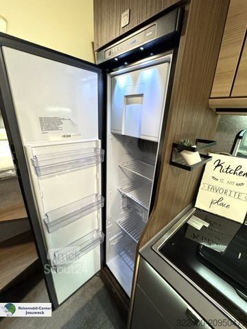 Pusiau integruotas kemperis EURAMOBIL Profila T 696 EB alle Mondial Pakete