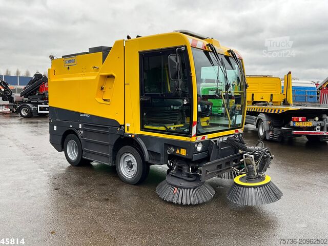 Varredora de rua SCHMIDT CLEANGO 500 with 3-rd brush