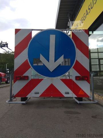 Pótkocsi AVS Verkehrsleittafel Baustellenanhänger 750kg