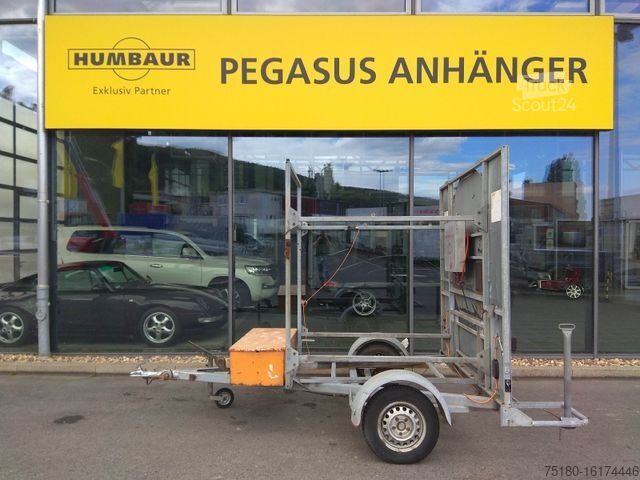 Pótkocsi AVS Verkehrsleittafel Baustellenanhänger 750kg