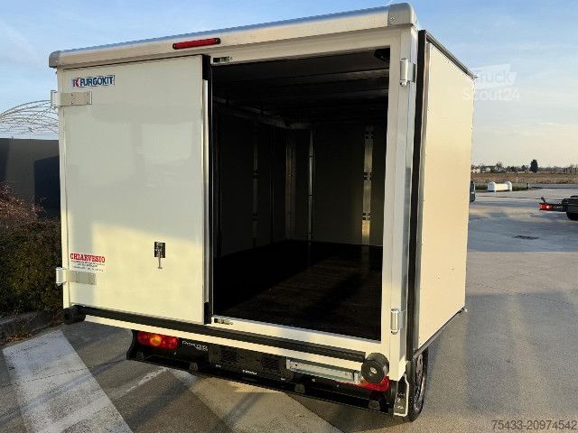 Slēgtais furgons Piaggio Porter NPE con furgonatura in lega leggera