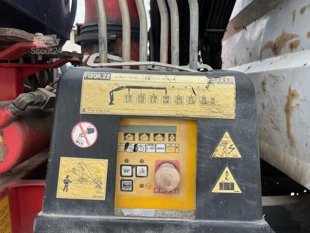 Camion benne à bras amovible Mercedes-Benz 1828