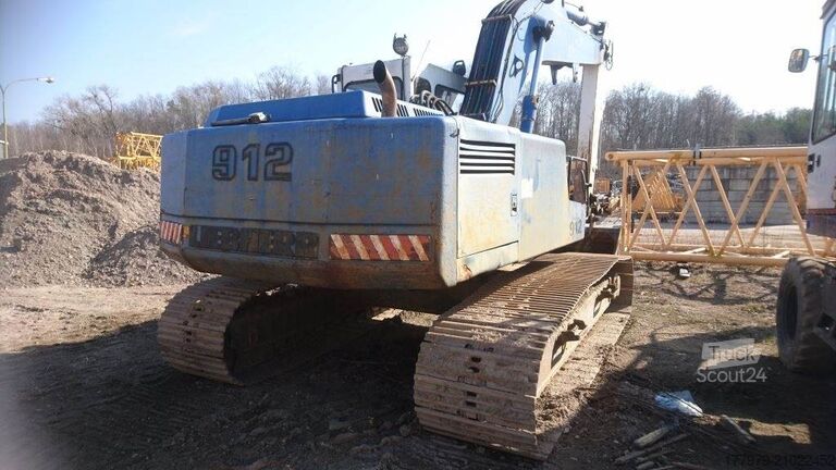 حفارة مجنزرة LIEBHERR R912LC