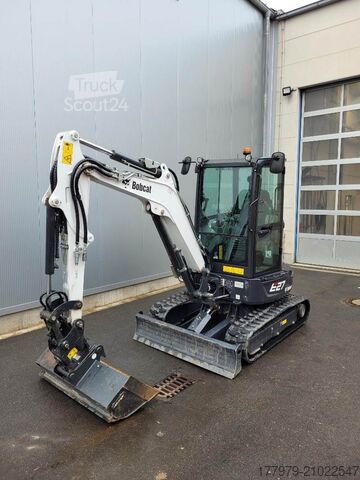 Mini-pelle BOBCAT E27