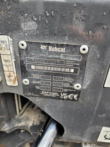 Mini-pelle BOBCAT E27