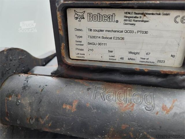 Mini-pelle BOBCAT E27