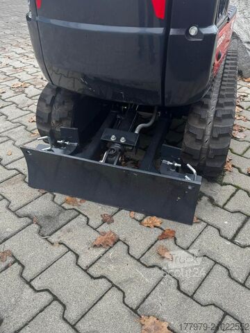 حفارة صغيرة KUBOTA K008-5