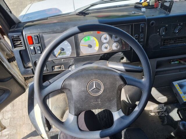 Vuilniswagen Mercedes-Benz Vario 818 D