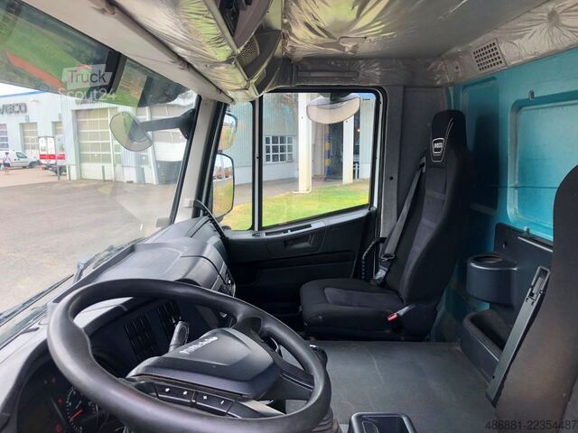 Самосвал IVECO Trakker 450