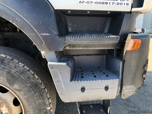 Самосвал IVECO Trakker 450