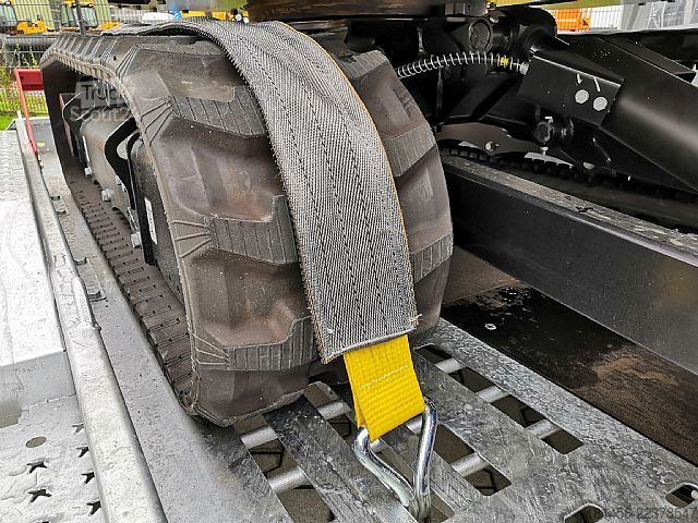 Construction trailers Brian James Trailers Digger Plant mit TracStrap Ladungssicherung