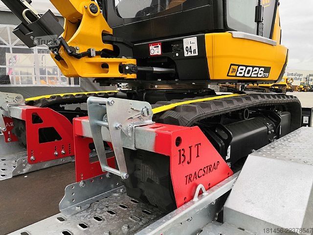 Construction trailers Brian James Trailers Digger Plant mit TracStrap Ladungssicherung