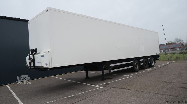 Suitcase Jumbo Closed box trailer with chain system