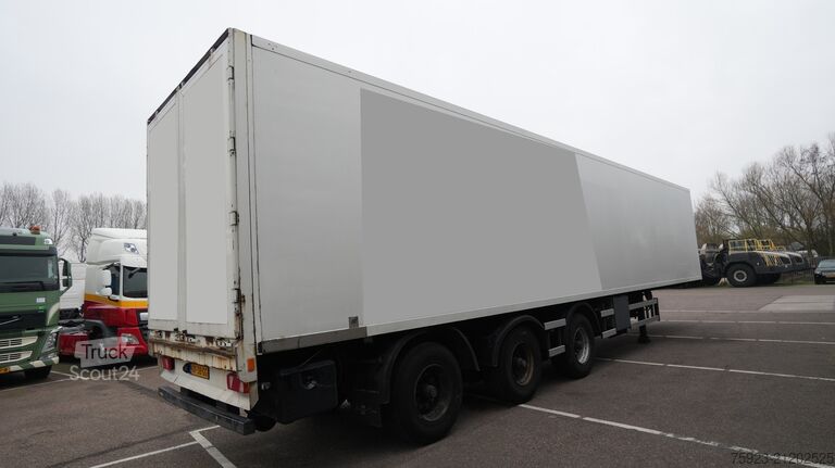Suitcase Jumbo Closed box trailer with chain system