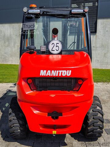 All-terrain forklift Manitou MC 30-4