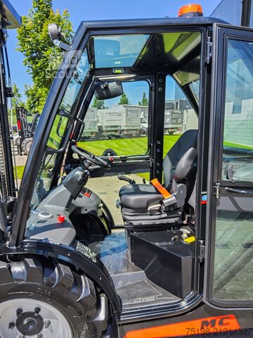 All-terrain forklift Manitou MC 30-4